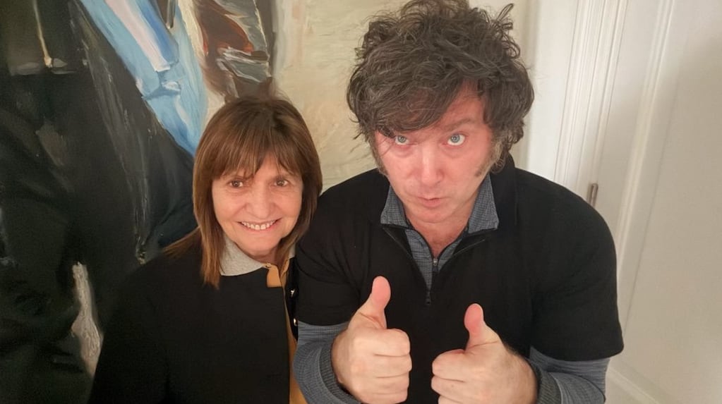 El presidente Javier Milei junto a la senadora Patricia Bullrich