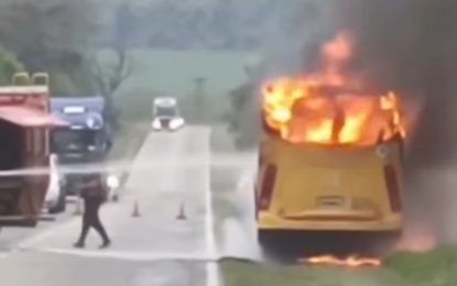 Se incendio un colectivo que trasladaba una delegación de jugadores