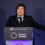 Milei admitió que la economía se desaceleró y vinculó la suba del riesgo país con el contexto global