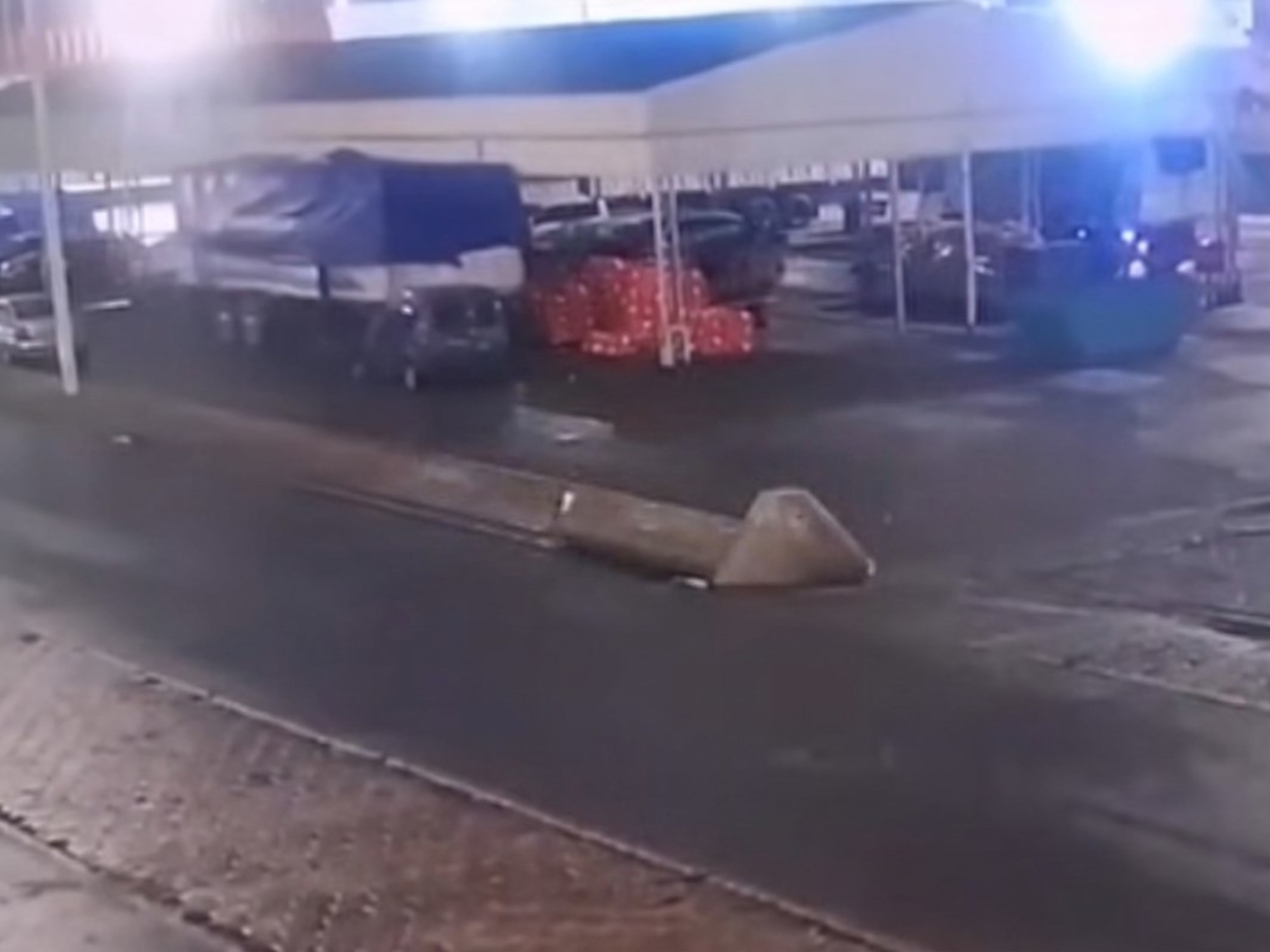 Tragedia en el Mercado central, en Tapiales: un acoplado arrolló a una mujer de 26 años