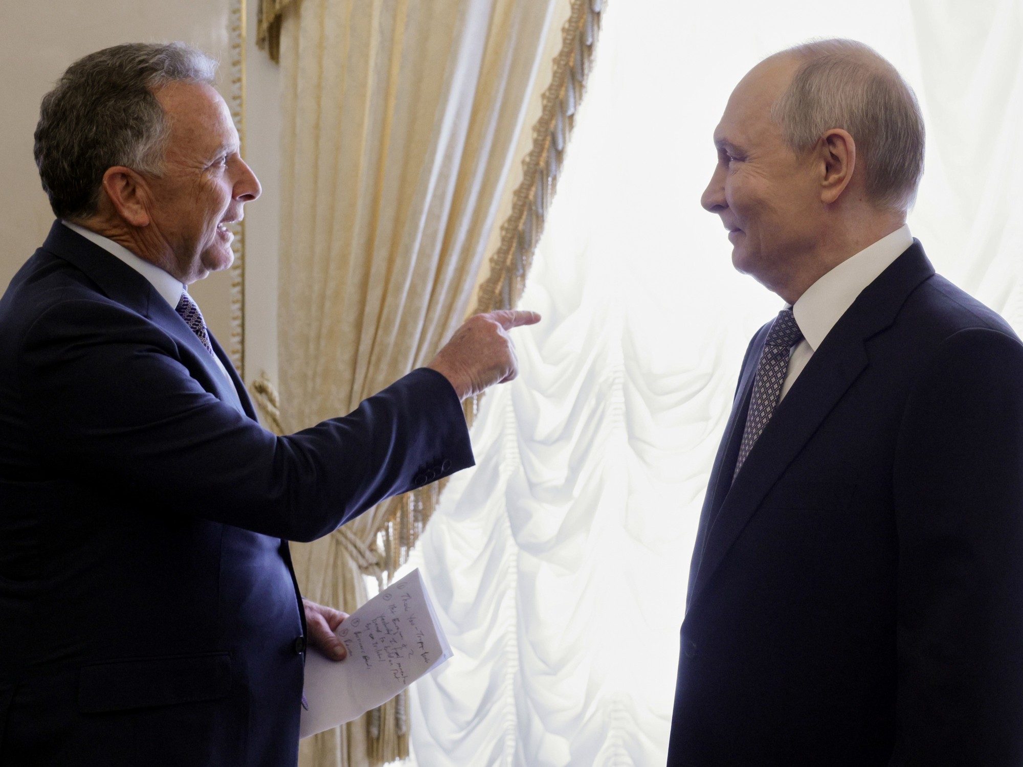 El enviado de Trump, Steve Witkoff, junto a Putin en San Petersburgo, este miércoles