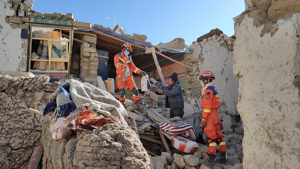 Un terremoto de magnitud 7 en el Tíbet dejó al menos 16 muertos y más de 300 viviendas derrumbadas
