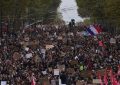 Más de 100.000 personas marcharon en París contra Macron y hubo 135 detenidos en el interior