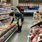 La carne y las bebidas empujan los alimentos en el arranque de octubre y presionan sobre la inflación
