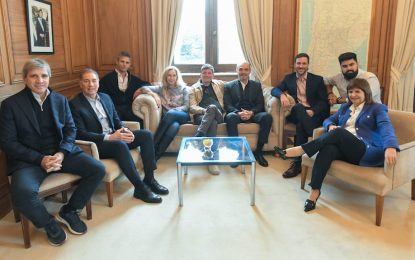El Gobierno reúne a la mesa política para frenar la sesión opositora y acelerar los acuerdos con los gobernadores