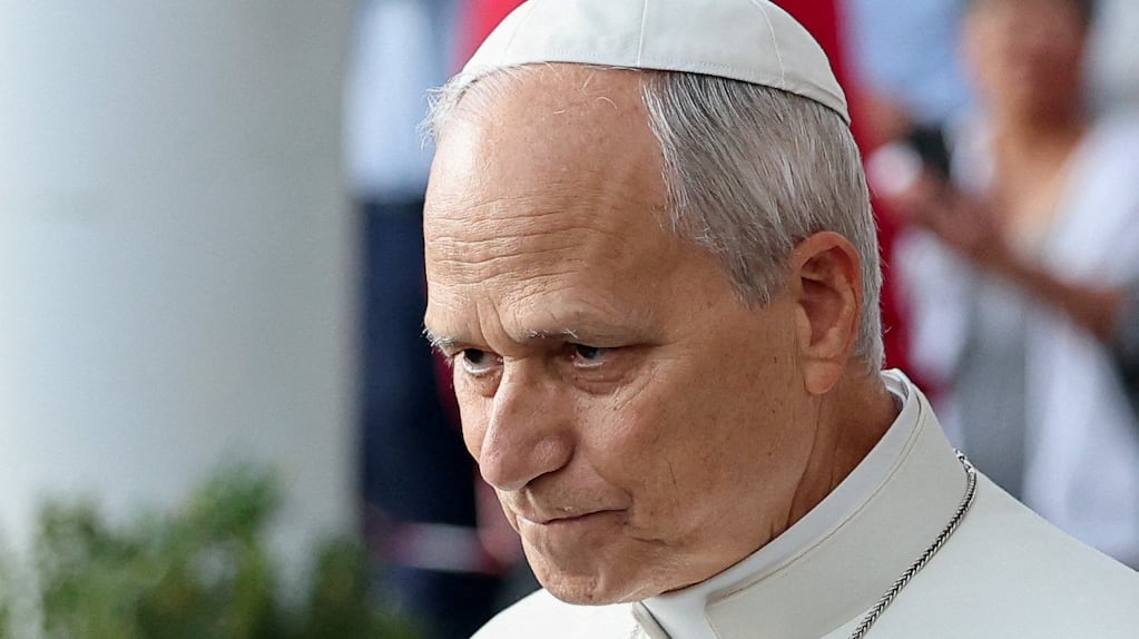El papa León XIV recibió el alta médica tras cuatro días internado en el hospital Gemelli de Roma y regresó al Vaticano
