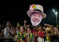 Brasil: Lula adelantó el pago del Bolsa Familia con aumento a una semana del balotaje y estalló la polémica con Bolsonaro