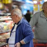 Jubilaciones, AUH y asignaciones de ANSES aumentarán 1,9% en noviembre: cuánto se cobrará