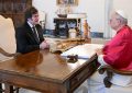 El Gobierno mantiene el contacto con el Vaticano y sigue organizando la visita del Papa como estaba prevista