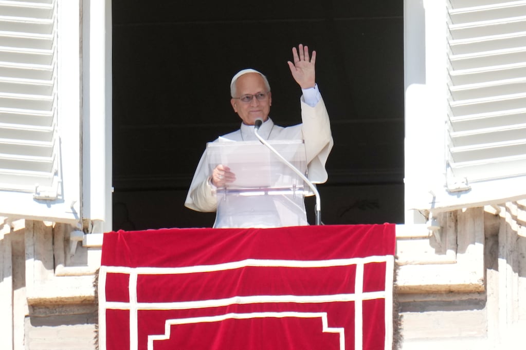 El Vaticano difundió la primera foto del Papa tras la operación y aseguró que muestra «mejoras constantes»