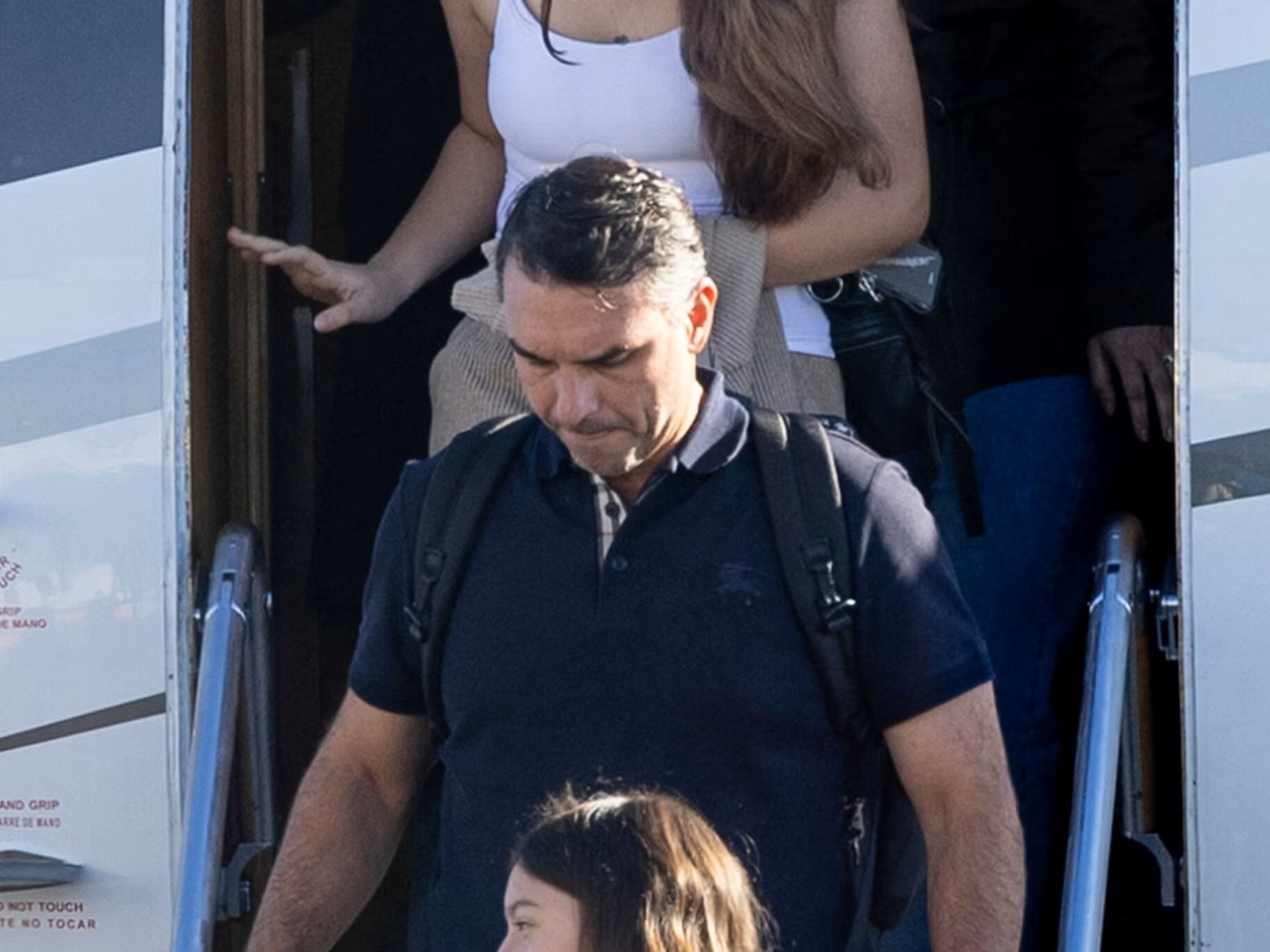 Flávio Bolsonaro en el aeropuerto ejecutivo de Opa Locka, en Miami, el miércoles, según el epígrafe de la imagen publicada.