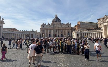El Papa ofició una misa en el Gemelli y el Vaticano reorganiza su agenda: “Su deseo es viajar a la Argentina”