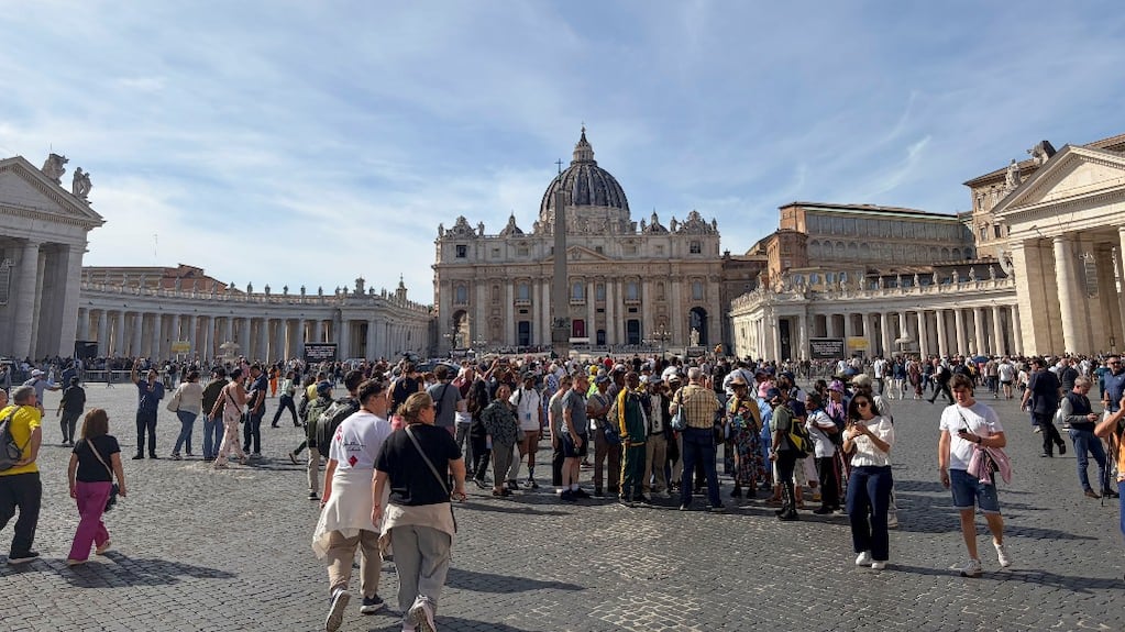 El Papa ofició una misa en el Gemelli y el Vaticano reorganiza su agenda: “Su deseo es viajar a la Argentina”