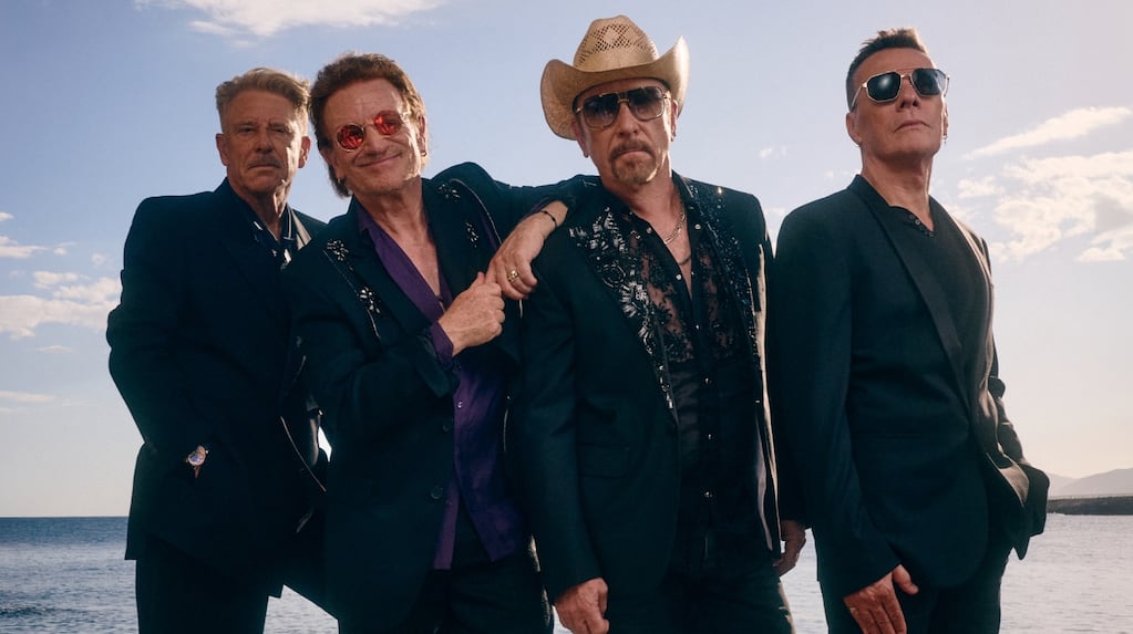 Los integrantes de U2 posando para la cámara en 2026