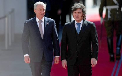 El Gobierno sigue de cerca la salida del buque chileno que reabrirá la ruta comercial con Malvinas y evita un choque con Kast