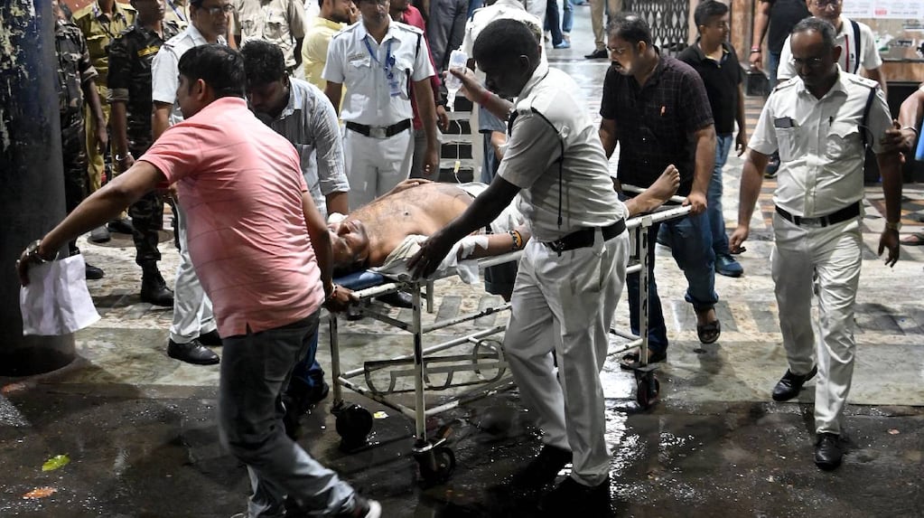 Alrededor de 17 personas murieron y 25 resultaron heridas en medio de una estampida desatada en un festival religioso hindú