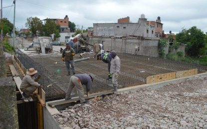 Nuevo puente en avenida Snopek próximo a su terminación
